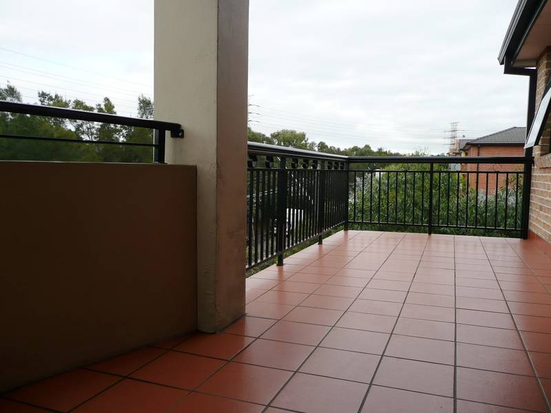 TOP FLOOR - 2 SECURE CAR SPACES Picture 3