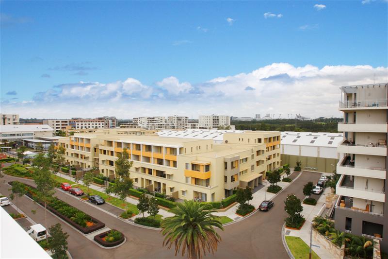 Direct Olympic Stadium Views with Water Glimpses Picture 3