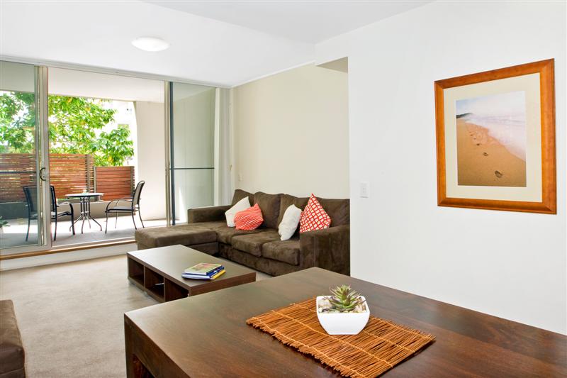 SPLIT LEVEL IN BELLAGIO! Picture 3