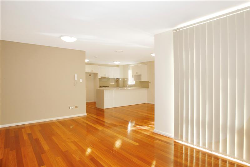 UNIQUE LIVING Picture