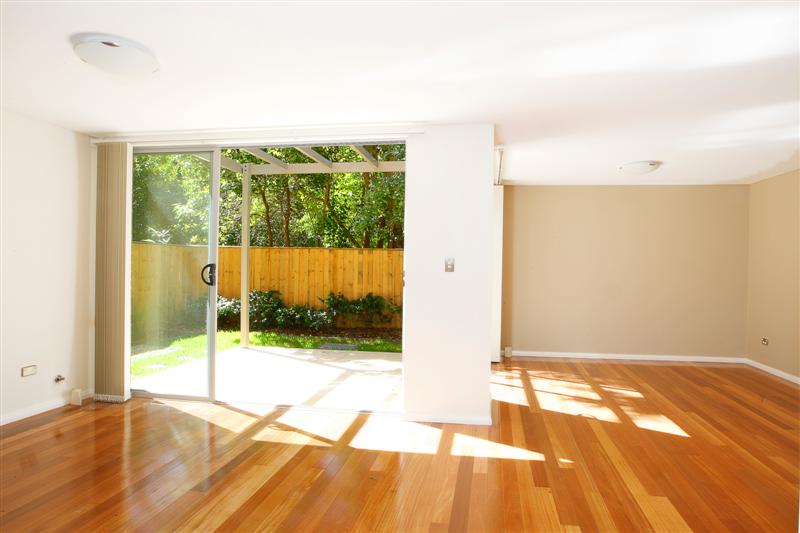 BRAND NEW 3 BEDROOM TOWNHOUSE IN WARRAWEE Picture