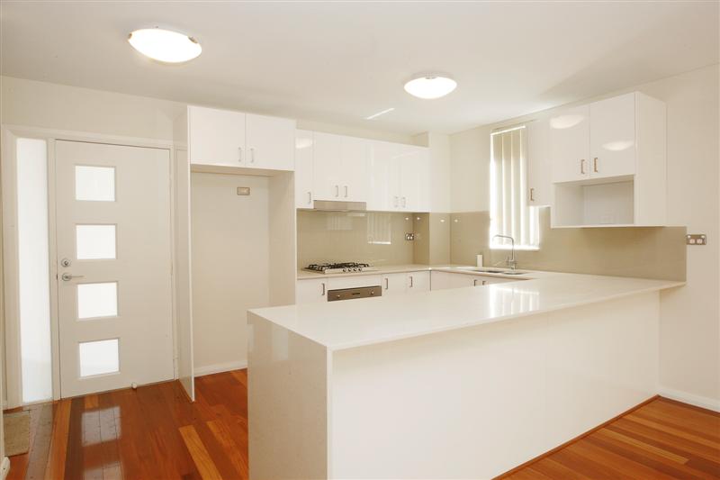 BRAND NEW 3 BEDROOM TOWNHOUSE IN WARRAWEE Picture