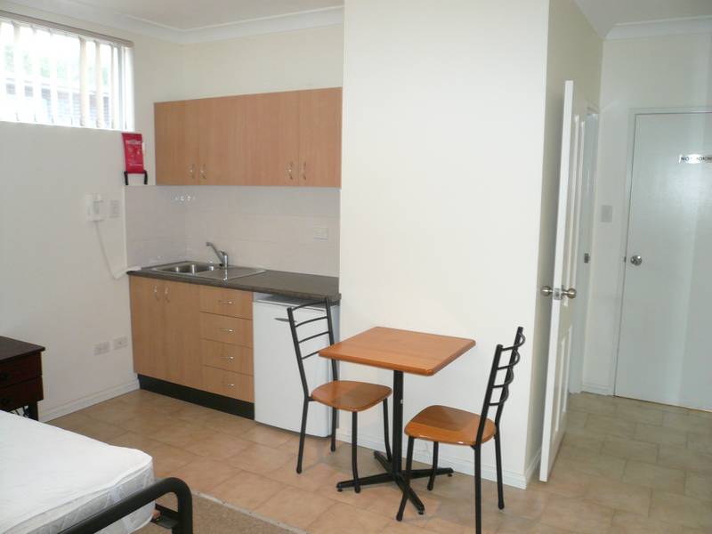 MODERN STUDIO LIVING Picture