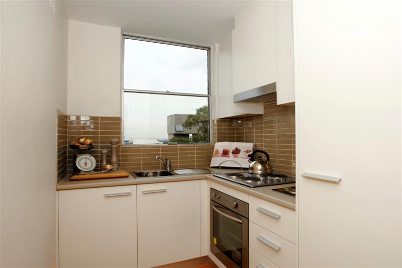 FULLY RENOVATED - LEVEL 6 LEAFY OUTLOOK Picture 1