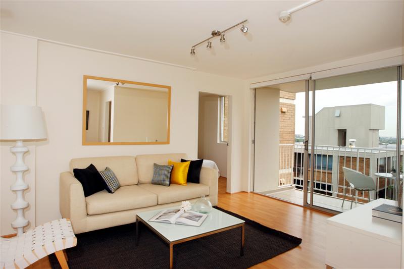 FULLY RENOVATED - LEVEL 6 LEAFY OUTLOOK Picture 2