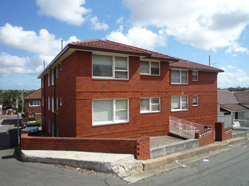 CONVENIENCE AT YOUR DOORSTEP! Picture 1