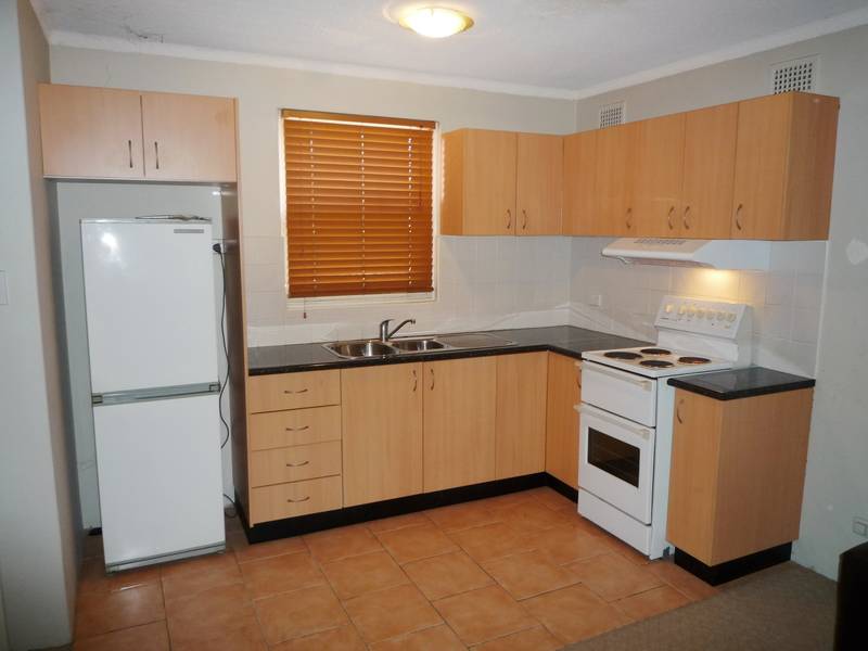 CONVENIENCE AT YOUR DOORSTEP! Picture 2