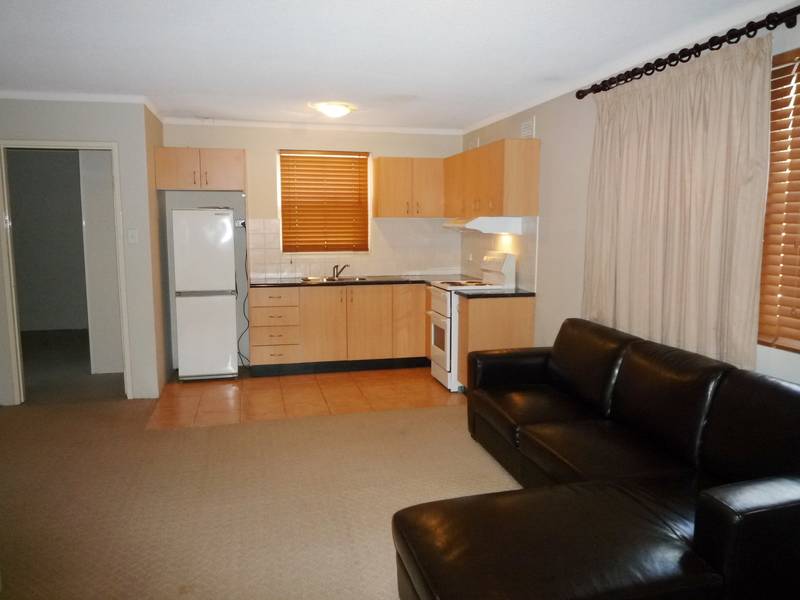 CONVENIENCE AT YOUR DOORSTEP! Picture 3