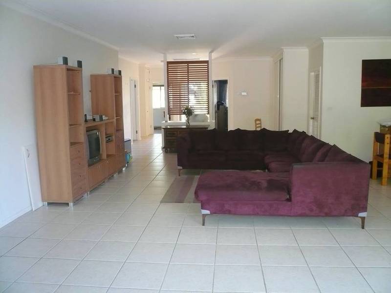 CHILD FRIENDLY FAMILY HOME! Picture