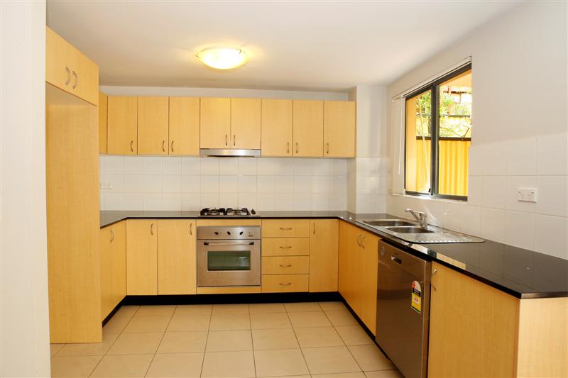 Neatly Presented Garden Apartment Picture 3