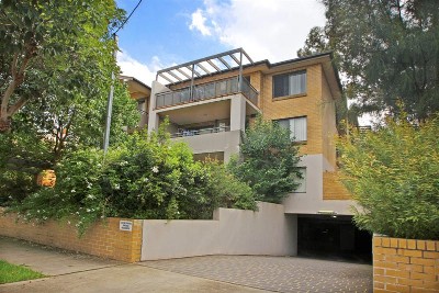 Neatly Presented Garden Apartment Picture