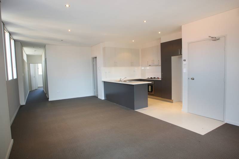 Bright & Spacious Top Floor Apartment Picture