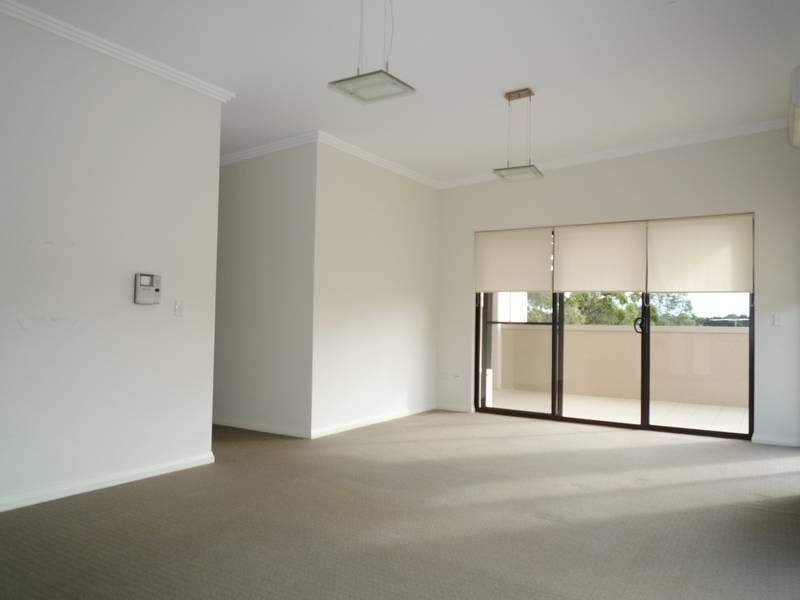 BRAND NEW 3 BEDROOM APARTMENT WITH A/C! Picture