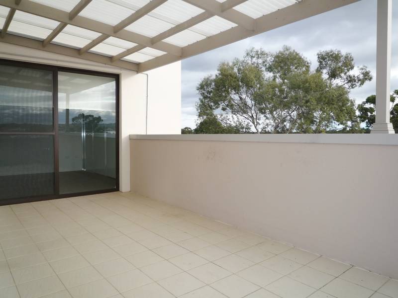 BRAND NEW 3 BEDROOM APARTMENT WITH A/C! Picture