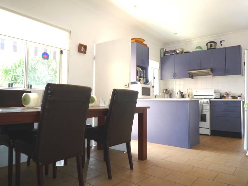 RENOVATED & SO CONVENIENT FOR YOU Picture 1