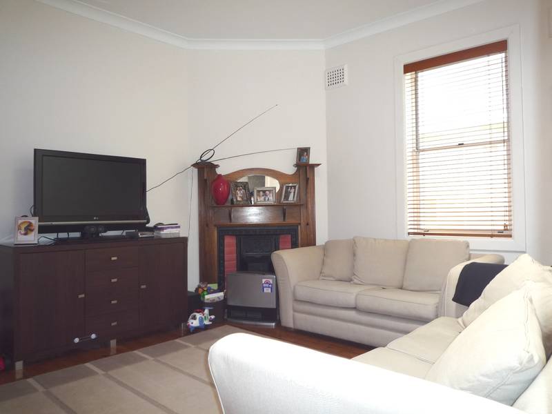 RENOVATED & SO CONVENIENT FOR YOU Picture 3