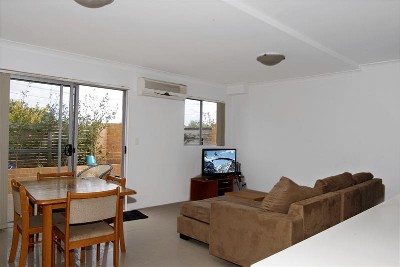 Modern Courtyard Apartment Picture