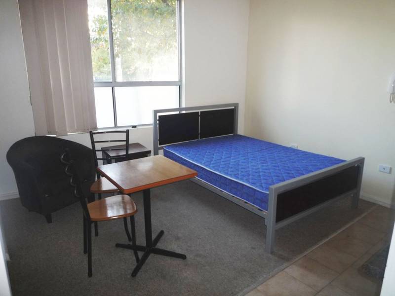 MODERN & CONVENIENT STUDIO Picture