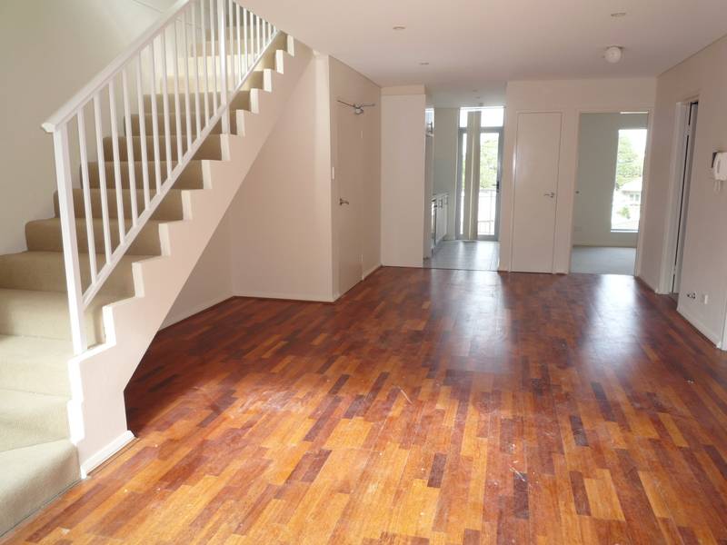 TOWN HOUSE STYLED UNIT - IN FIVE DOCK Picture