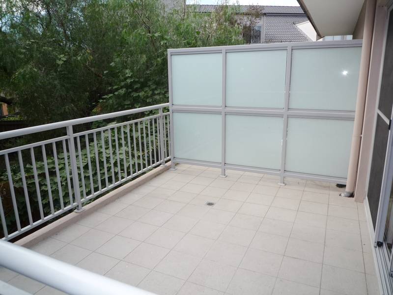 TOWN HOUSE STYLED UNIT - IN FIVE DOCK Picture