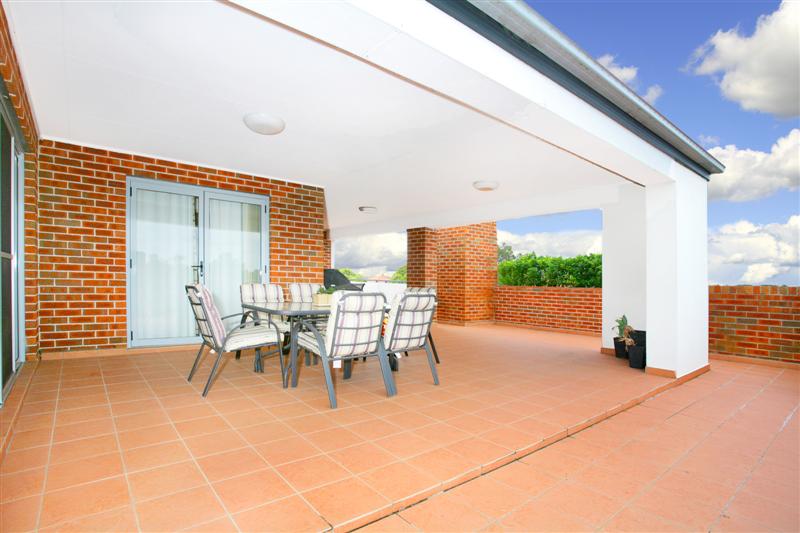 Penthouse Style Apartment Picture 1