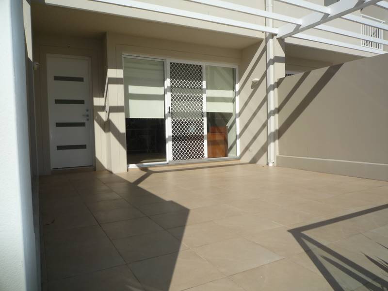 MODERN LIVING Picture