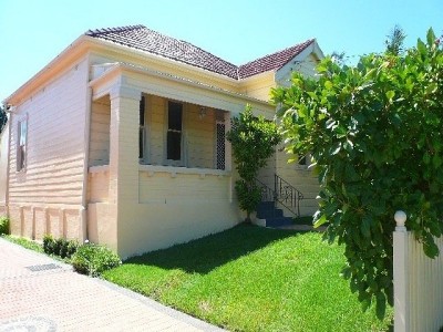 RENOVATED CHARMER! Picture