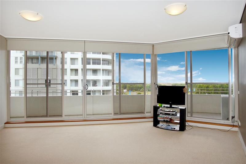 5th Floor With District Views Picture 2