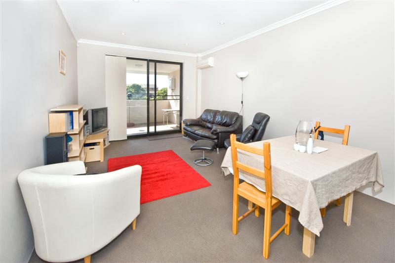 Top Floor, Corner Position, North Facing Picture 2