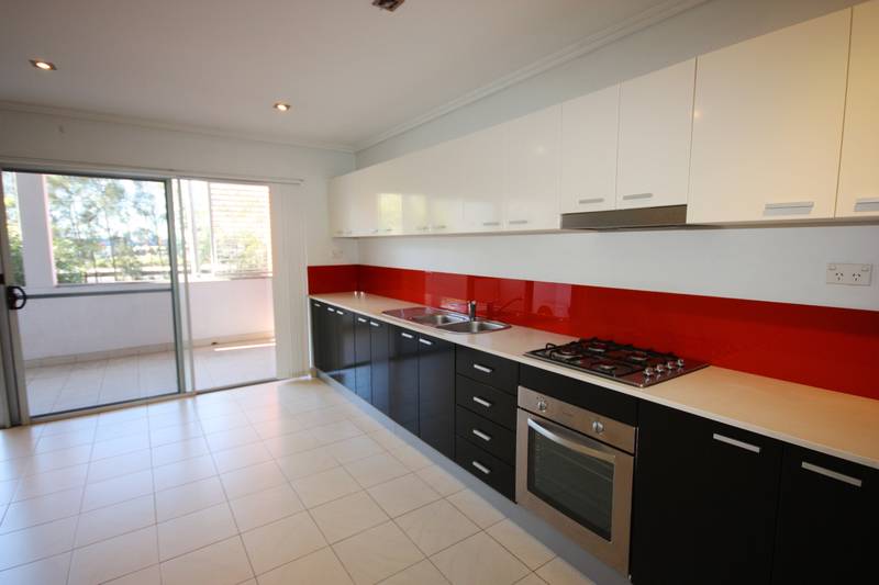 East Facing Modern Apartment, Great Value Picture 3