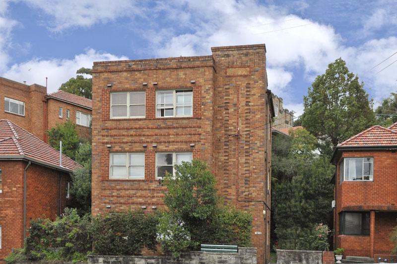 BRIDGE VIEWS FROM YOUR BEDROOM Picture 1