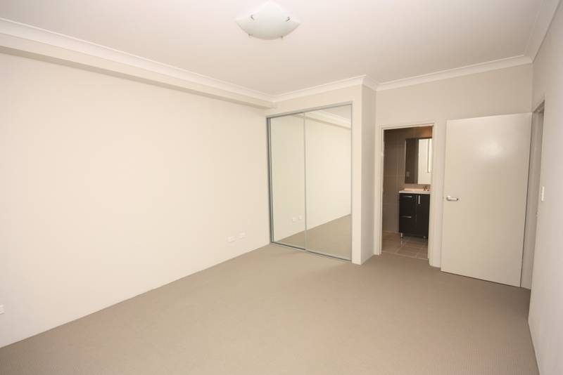 FIT FOR A KING OR QUEEN Picture 3