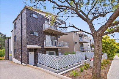 Split Level, Ground Floor, Courtyard Apartment Picture