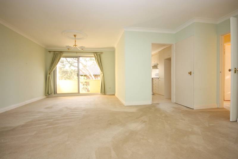 TWO BEDROOMS - TWO BALCONIES - TOO GOOD! Picture 2