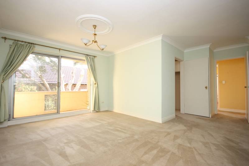 TWO BEDROOMS - TWO BALCONIES - TOO GOOD! Picture 3