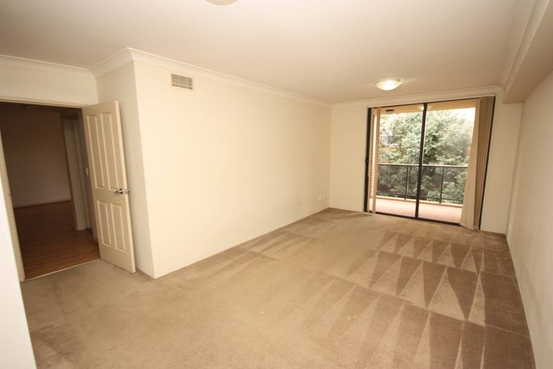 DUCTED A/C & ENORMOUS BEDROOMS! Picture 3