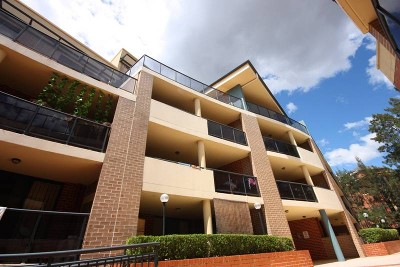 DUCTED A/C & ENORMOUS BEDROOMS! Picture DUCTED A/C & ENORMOUS BEDROOMS! Picture