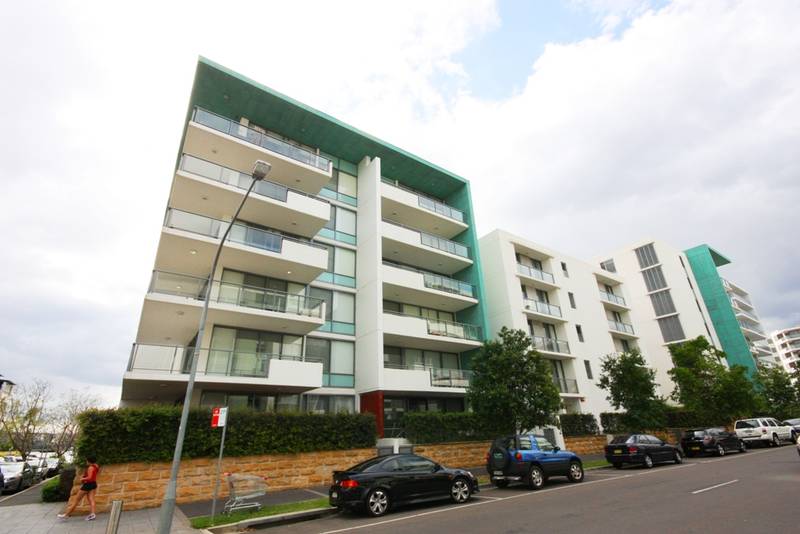 TOWN HOUSE STYLED LIVING Picture 1