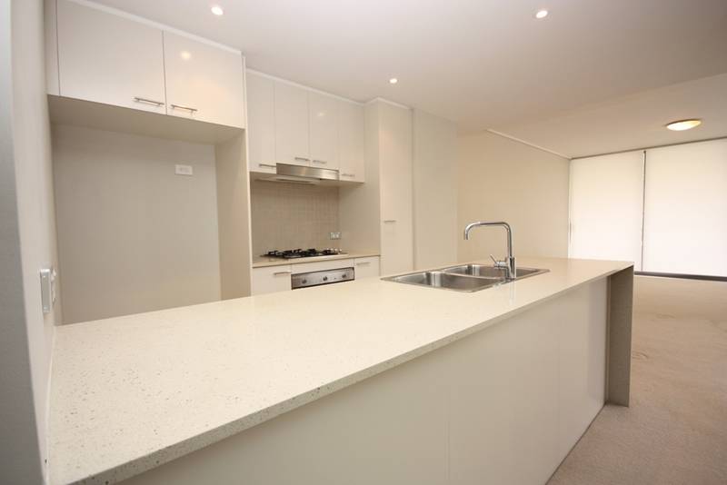 TOWN HOUSE STYLED LIVING Picture 2