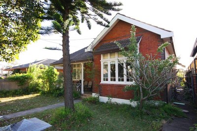 GRAND FAMILY HOME! Picture