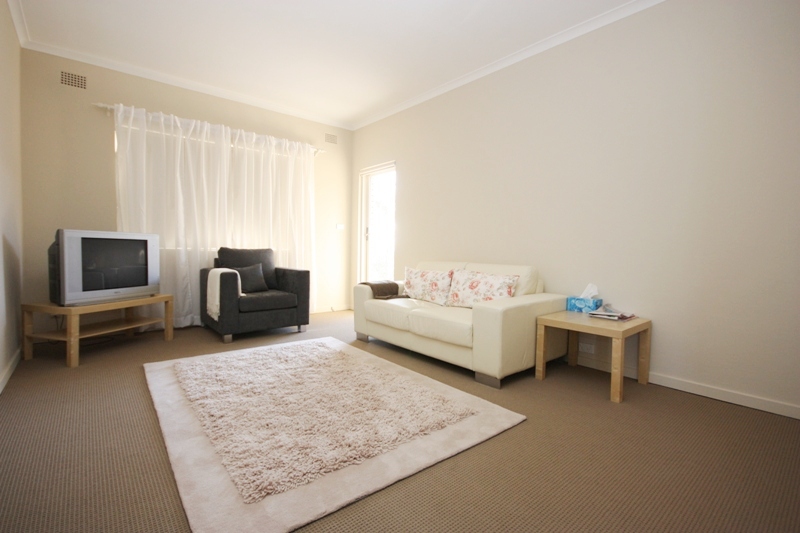 3 BEDROOMS FOR THE PRICE OF 2 Picture 1