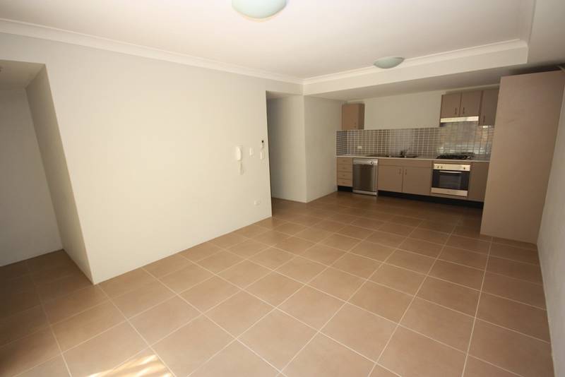 BARGAIN OF THE WEEK - 2 BED | 2 BATH | A/C | COURTYARD Picture 3