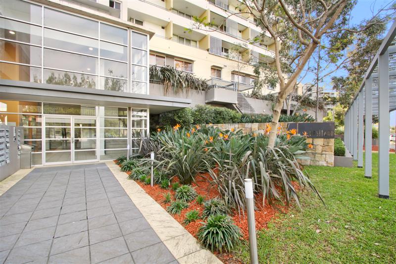 7th Floor with Water & District Views Picture 1