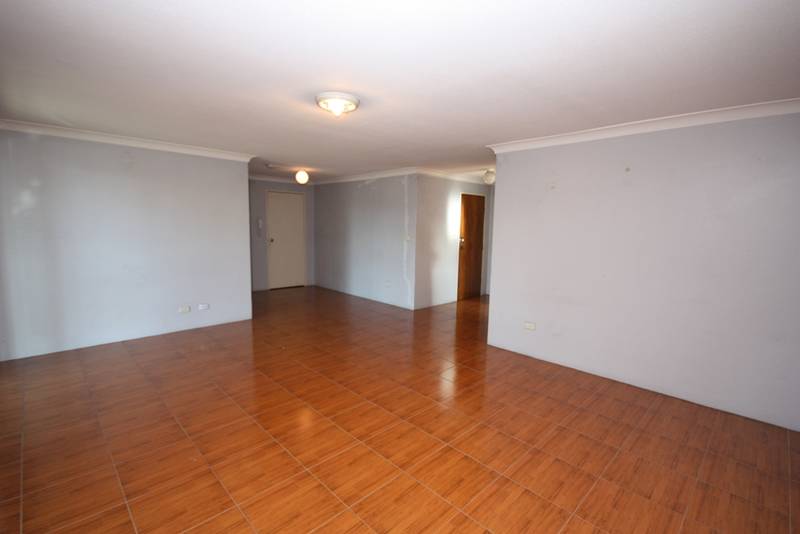 LARGER THAN YOU WOULD EXPECT - NEW PAINT & BUILT-IN ROBES Picture 3