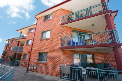 EXTRA LARGE UNIT - SECURITY COMPLEX! Picture EXTRA LARGE UNIT - SECURITY COMPLEX! Picture