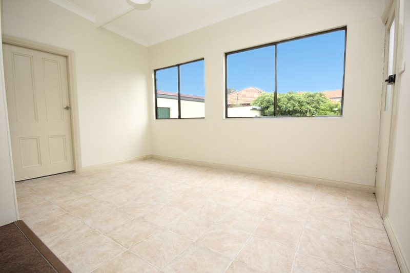 ARE YOU AFTER PEACE AND QUIET? STEP RIGHT IN! Picture 2