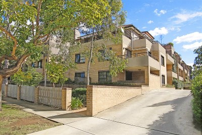 2 BED PLUS EXTRA STUDY ROOM - OPPOSITE THE PARK Picture 2 BED PLUS EXTRA STUDY ROOM - OPPOSITE THE PARK Picture