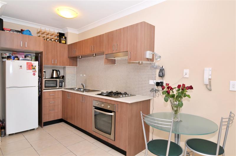 Be Quick, East facing opposite park Picture 3