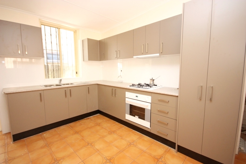 FRESH AND BRIGHT 3 BEDDER Picture 2