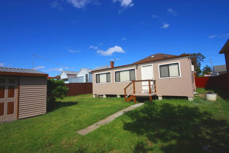 BUILT TO PERFECTION - READY FOR THE HOLIDAY FESTIVITIES Picture 1